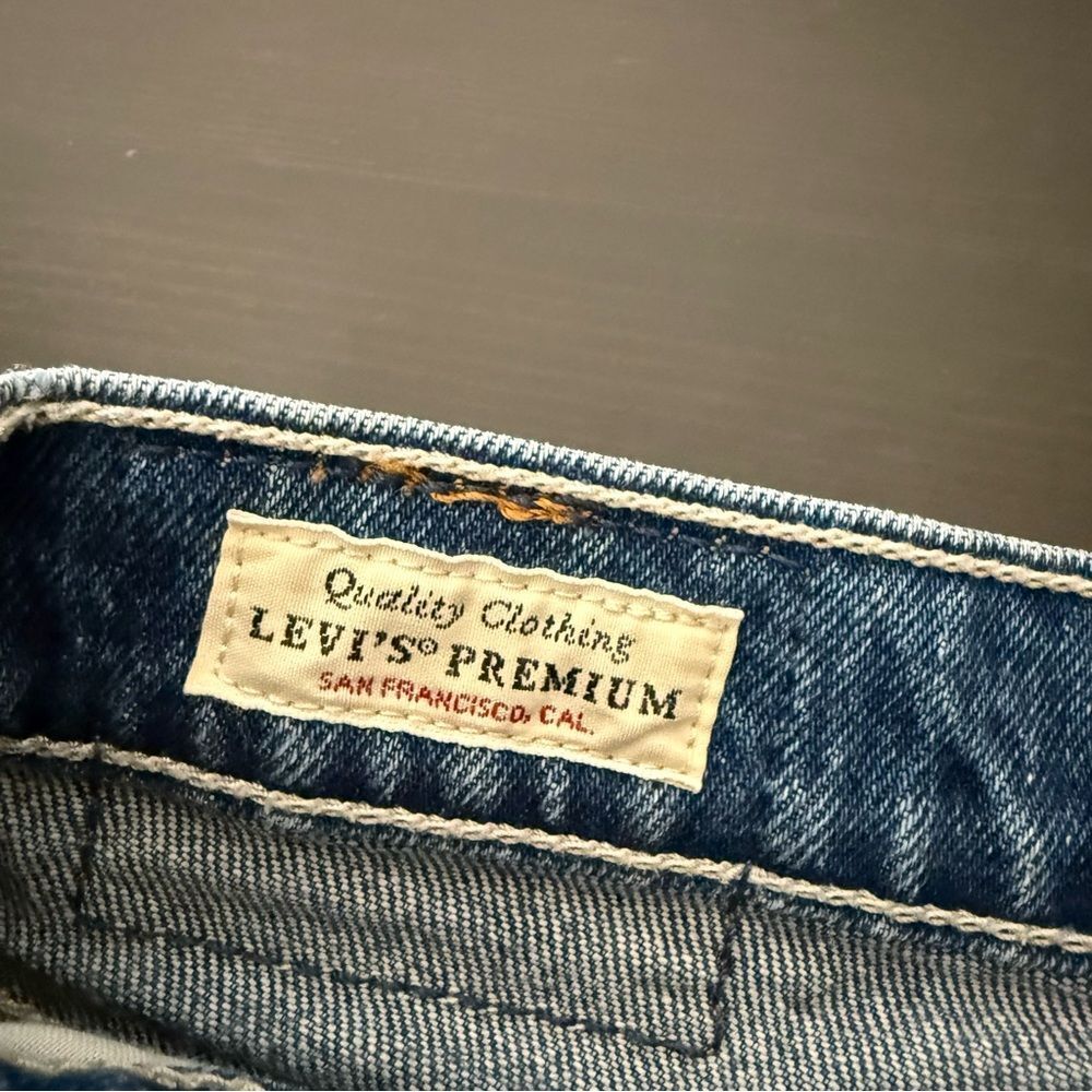 Levi's Wedgie Straight Jeans Womens 24 Blue Premium Button Fly Medium Wash Denim - Picture 8 of 14